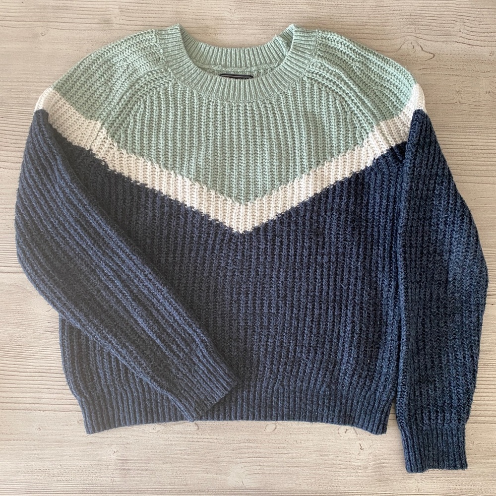 Abercrombie & Fitch women’s chevron crew sweater